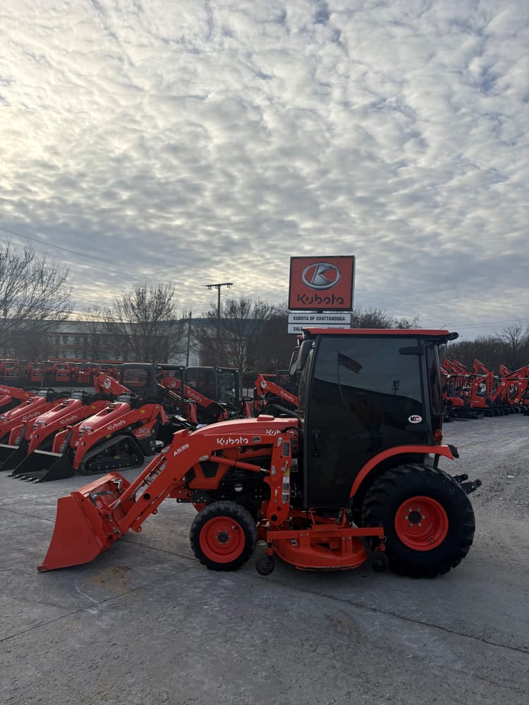 Pre-Owned Kubota LX3310 Tractor Loader with 72″ Mowing Deck